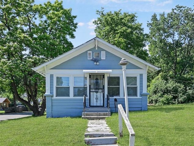 2917 E 61st Street, Kansas City, MO 64130