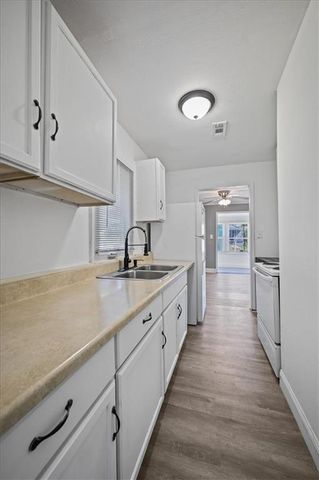2917 E 61st Street, Kansas City, MO 64130