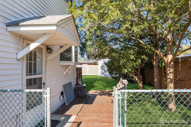 25 Evergreen Street, Spotswood, NJ 08884