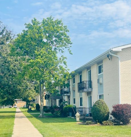 9205 POTTER Road 2H, Des Plaines, IL 60016
