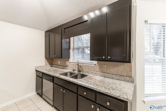 102 Vistawood Court, Madison, AL 35758