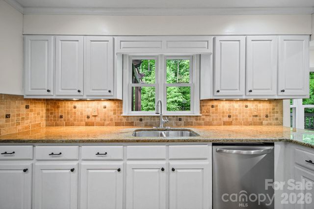 5479 Gunpowder Drive, Hickory, NC 28601