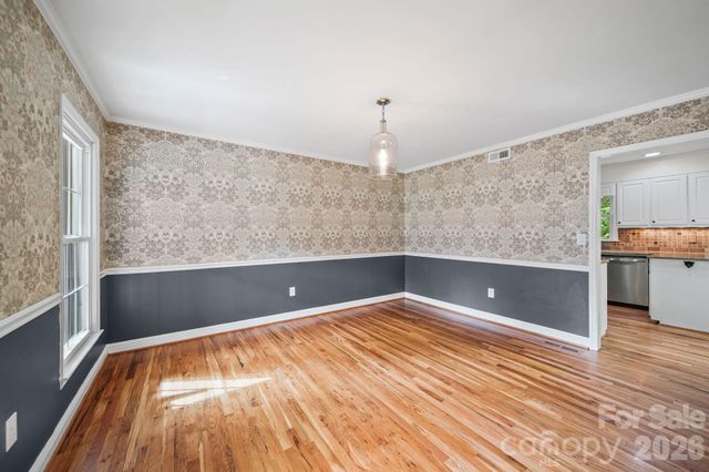 5479 Gunpowder Drive, Hickory, NC 28601