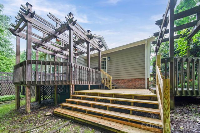 5479 Gunpowder Drive, Hickory, NC 28601