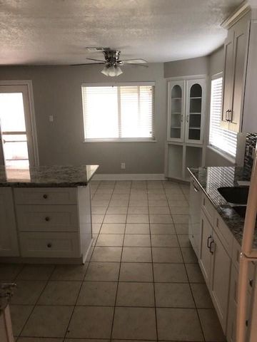 5420 Longshadow Drive, Dickinson, TX 77539