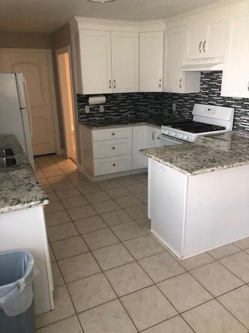 5420 Longshadow Drive, Dickinson, TX 77539