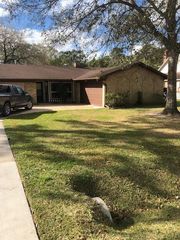 5420 Longshadow Drive, Dickinson, TX 77539