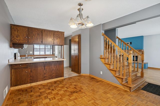 4202 Sylvia Lane S, Shoreview, MN 55126