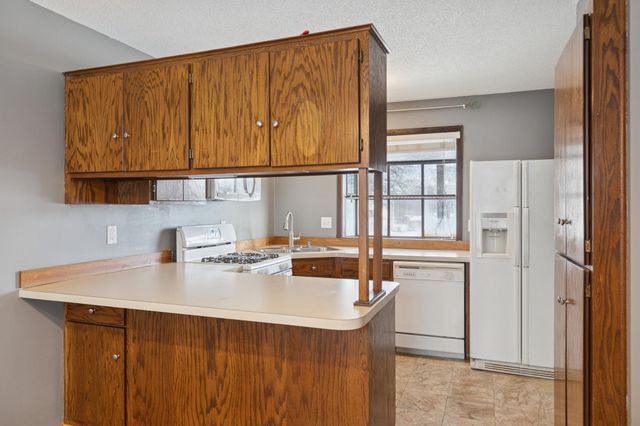 4202 Sylvia Lane S, Shoreview, MN 55126