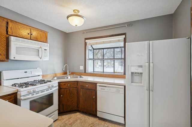 4202 Sylvia Lane S, Shoreview, MN 55126