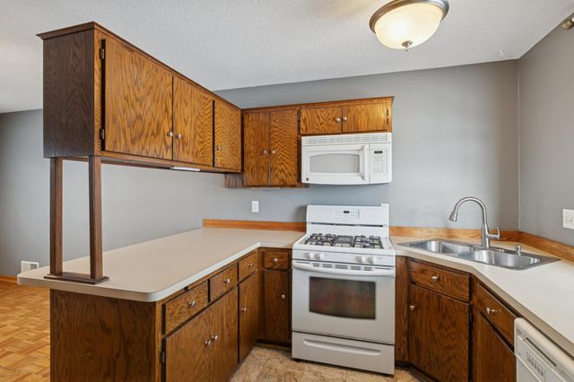 4202 Sylvia Lane S, Shoreview, MN 55126