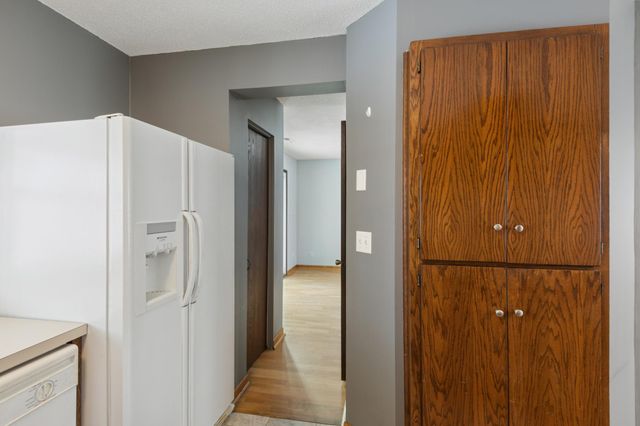 4202 Sylvia Lane S, Shoreview, MN 55126