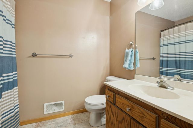 4202 Sylvia Lane S, Shoreview, MN 55126