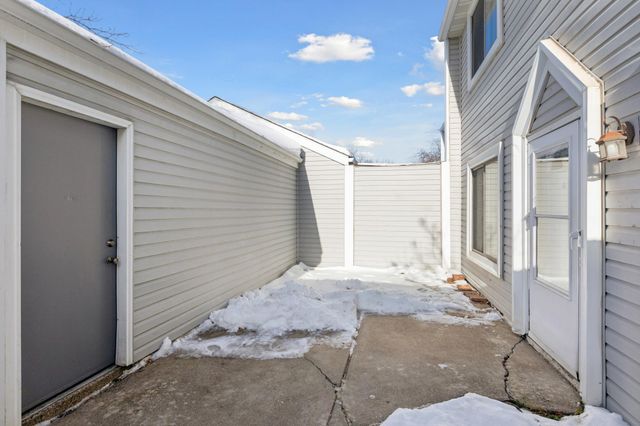 4202 Sylvia Lane S, Shoreview, MN 55126