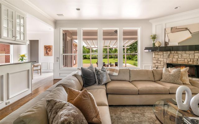 10110 Betty Jane Lane, Dallas, TX 75229