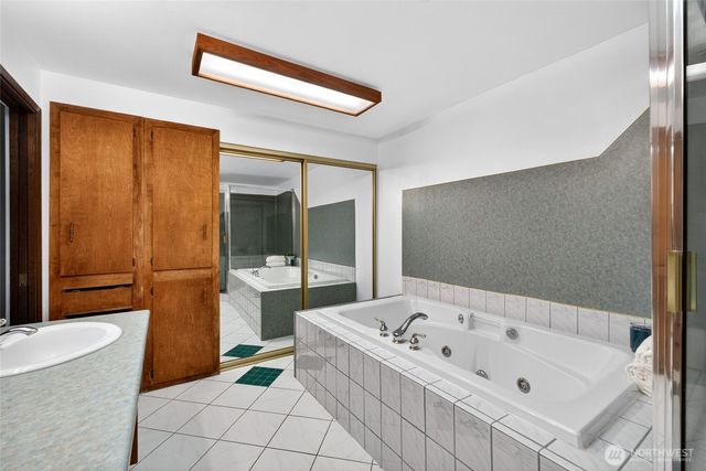 4815 West Tapps Dr East, Lake Tapps, WA 98391