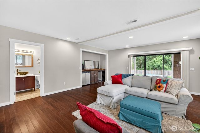 4815 West Tapps Dr East, Lake Tapps, WA 98391