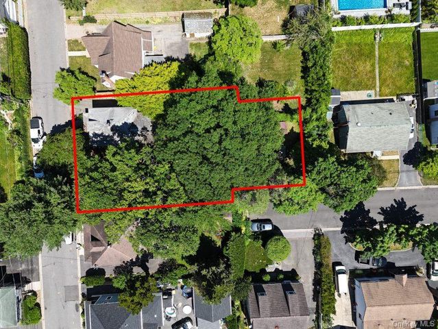 51 Cross Street, Locust Valley, NY 11560