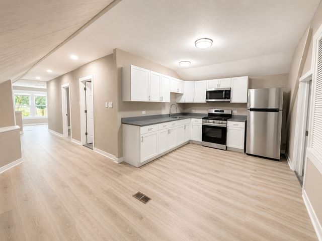 4637 W Mclean Avenue, Chicago, IL 60639