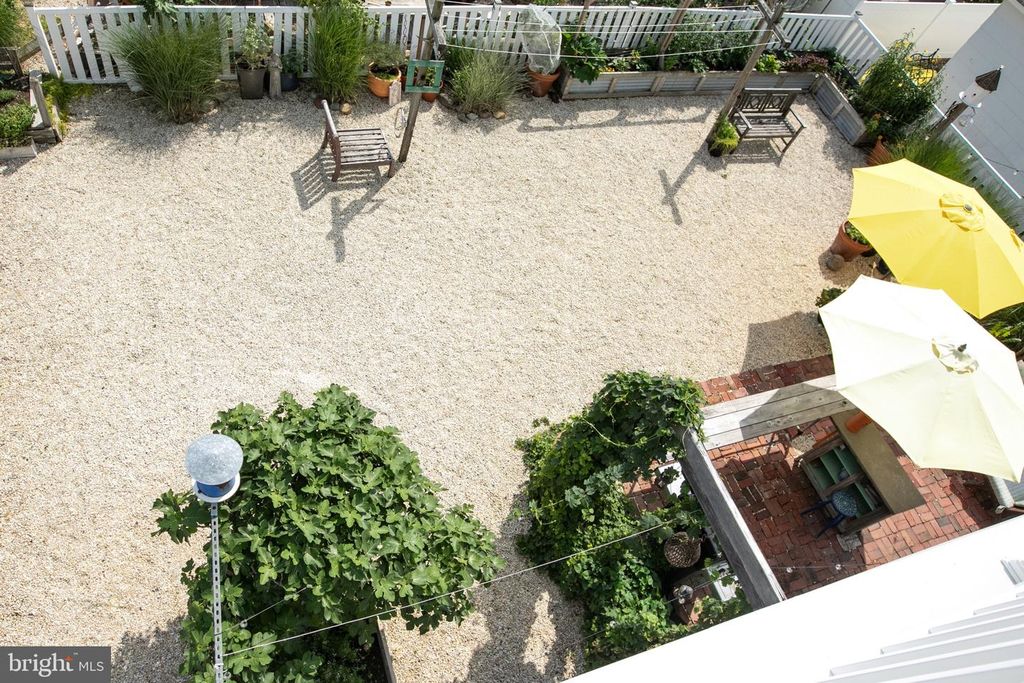 210 N 3RD ST, Surf City, NJ 08008
