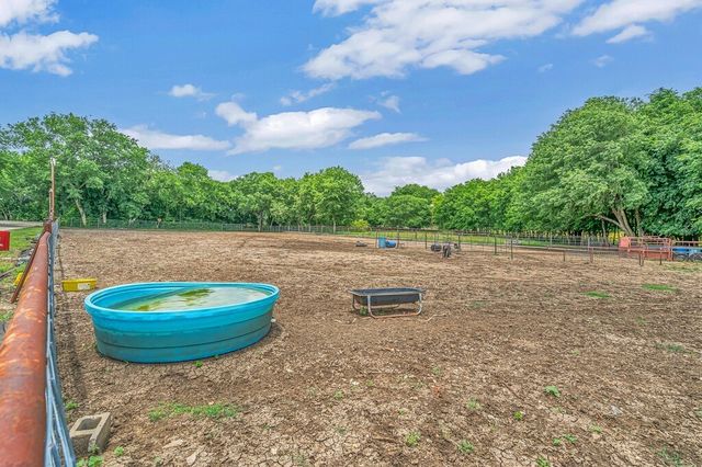 1176 Blue Cut Road N, Mcgregor, TX 76657
