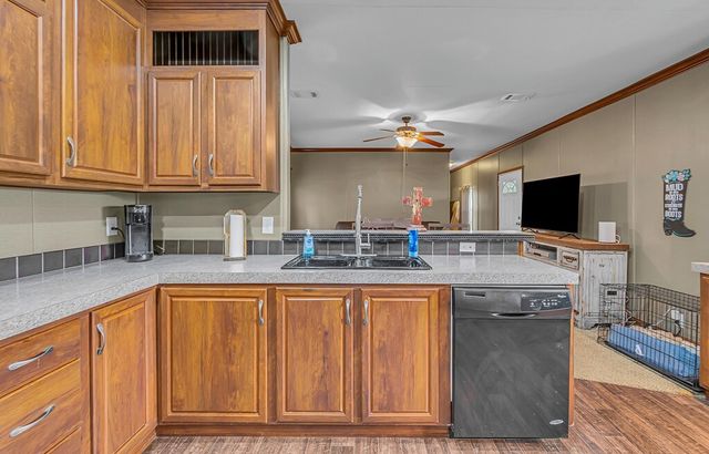 1176 Blue Cut Road N, Mcgregor, TX 76657