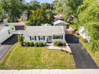 124 Bernard Drive, Buffalo Grove, IL 60089