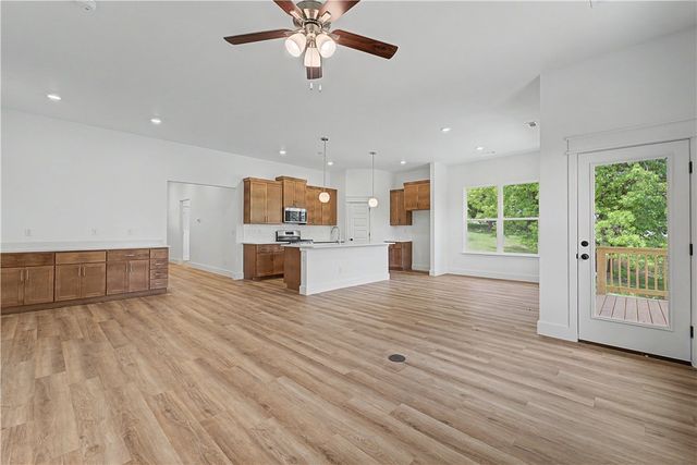 2895 Roe Deer Street, Springdale, AR 72762
