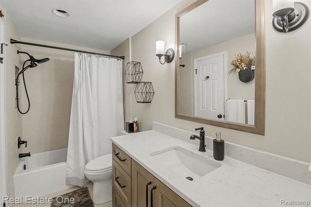 22344 Brookfield Drive, South Lyon, MI 48178
