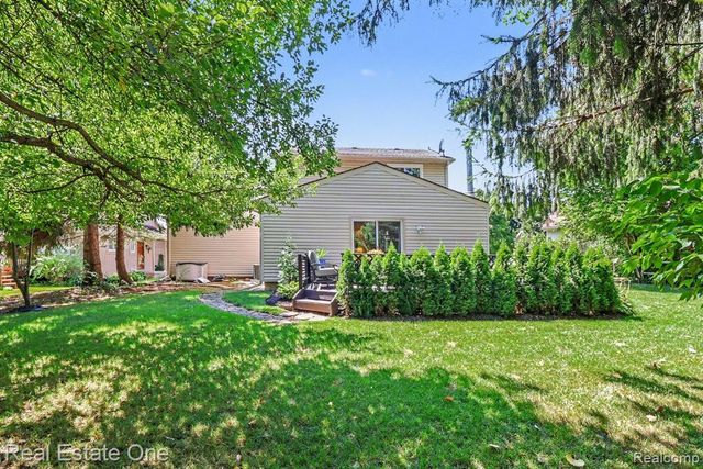 22344 Brookfield Drive, South Lyon, MI 48178