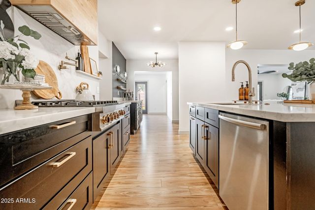 7018 N 13TH Street, Phoenix, AZ 85020