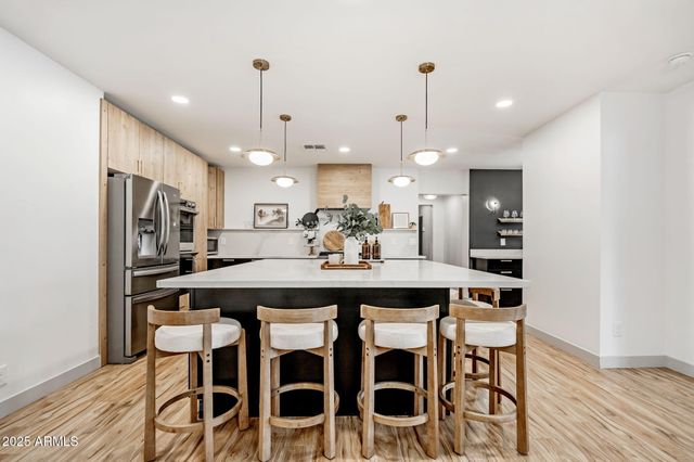 7018 N 13TH Street, Phoenix, AZ 85020