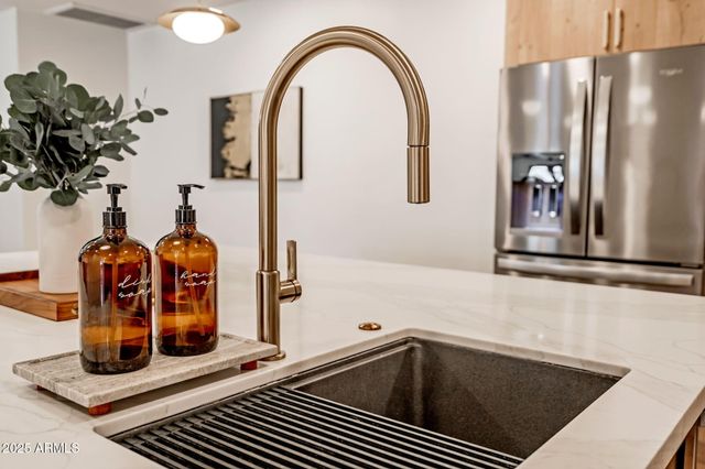 7018 N 13TH Street, Phoenix, AZ 85020