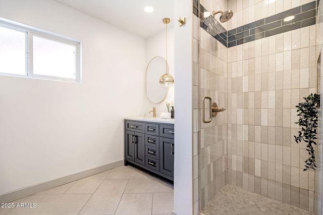 7018 N 13TH Street, Phoenix, AZ 85020