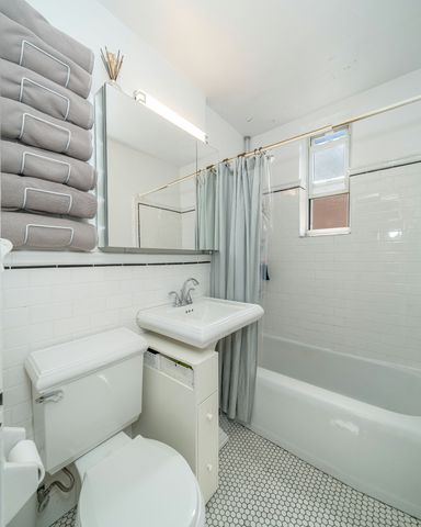 3185 Crescent St Apt 215, New York City, NY 11106