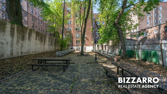 3185 Crescent St Apt 215, New York City, NY 11106