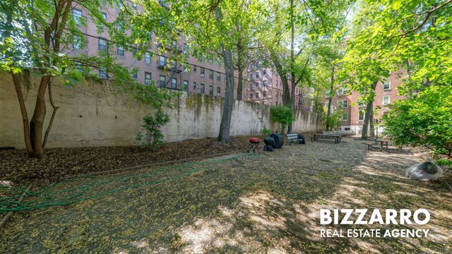 3185 Crescent St Apt 215, New York City, NY 11106