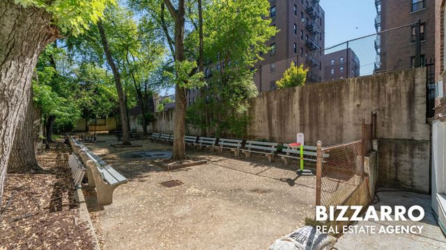 3185 Crescent St Apt 215, New York City, NY 11106