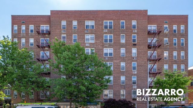 3185 Crescent St Apt 215, New York City, NY 11106
