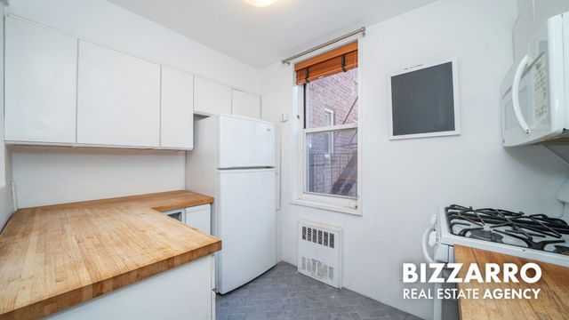 3185 Crescent St Apt 215, New York City, NY 11106