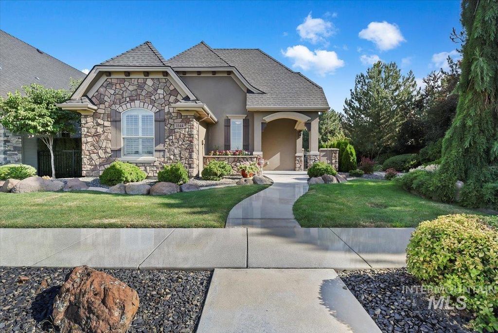 1544 E Green Haven, Meridian, ID 83646