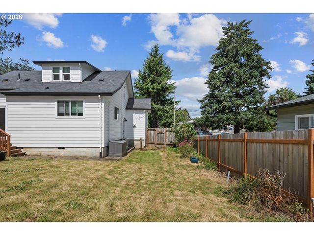 816 BUCHANAN St, Oregon City, OR 97045