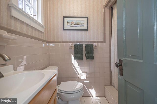 1193 SWAMP RD, Furlong, PA 18925