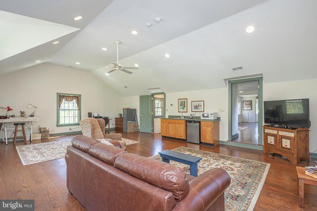 1193 SWAMP RD, Furlong, PA 18925