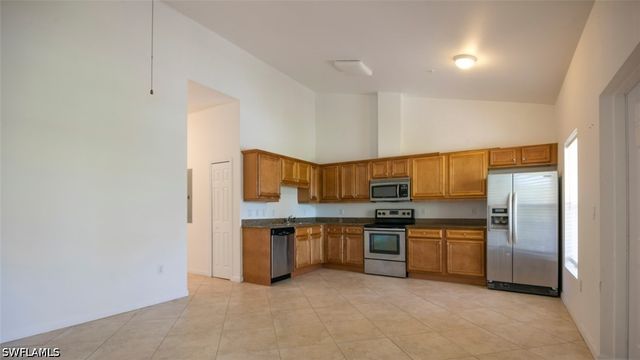 1555 Blue Point AVE 6, Naples, FL 34102