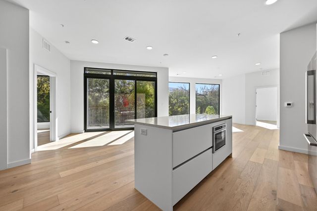 2209 S 1st ST 114, Austin, TX 78704