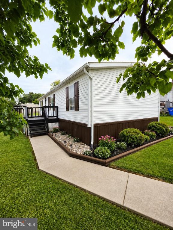 11 SPRING DR, Shippensburg, PA 17257