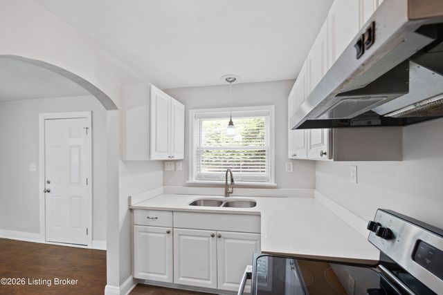 5301 Alpine Way, Louisville, KY 40214