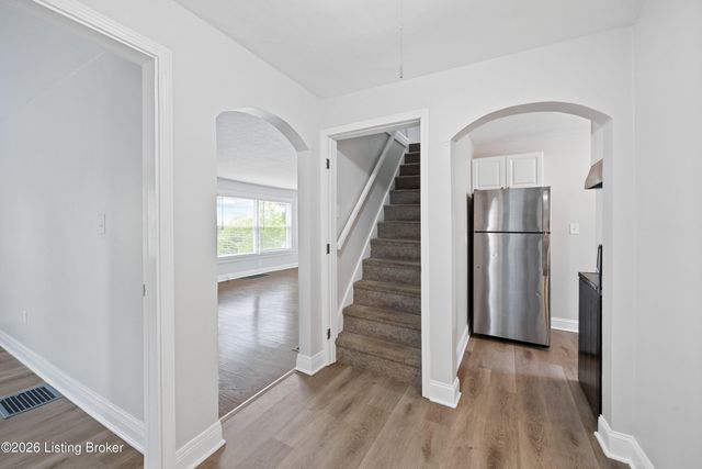 5301 Alpine Way, Louisville, KY 40214