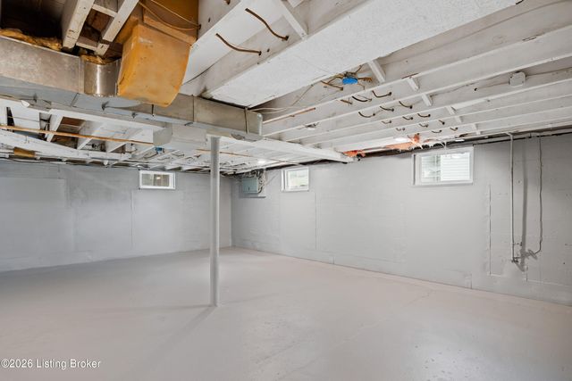 5301 Alpine Way, Louisville, KY 40214